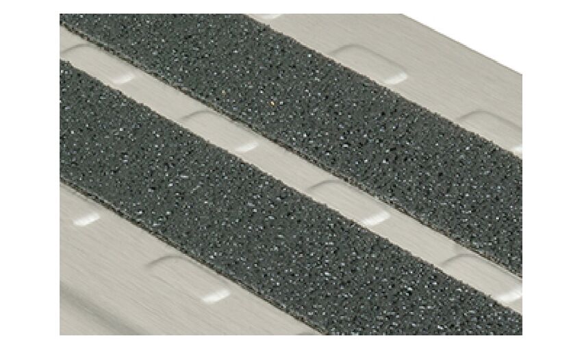 Treppenprofile_mit_Gleitschutzprägung_und_Antirutsch_Einlage